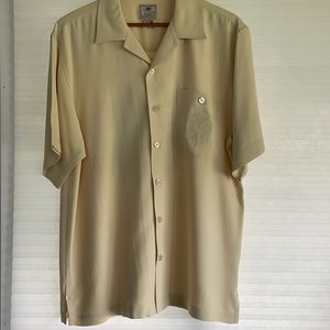 Men’s casual shirt. 100% silk , medium size.